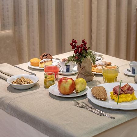 Hotel Italo มาดอนนาดีกัมปิโญ ภายนอก รูปภาพ