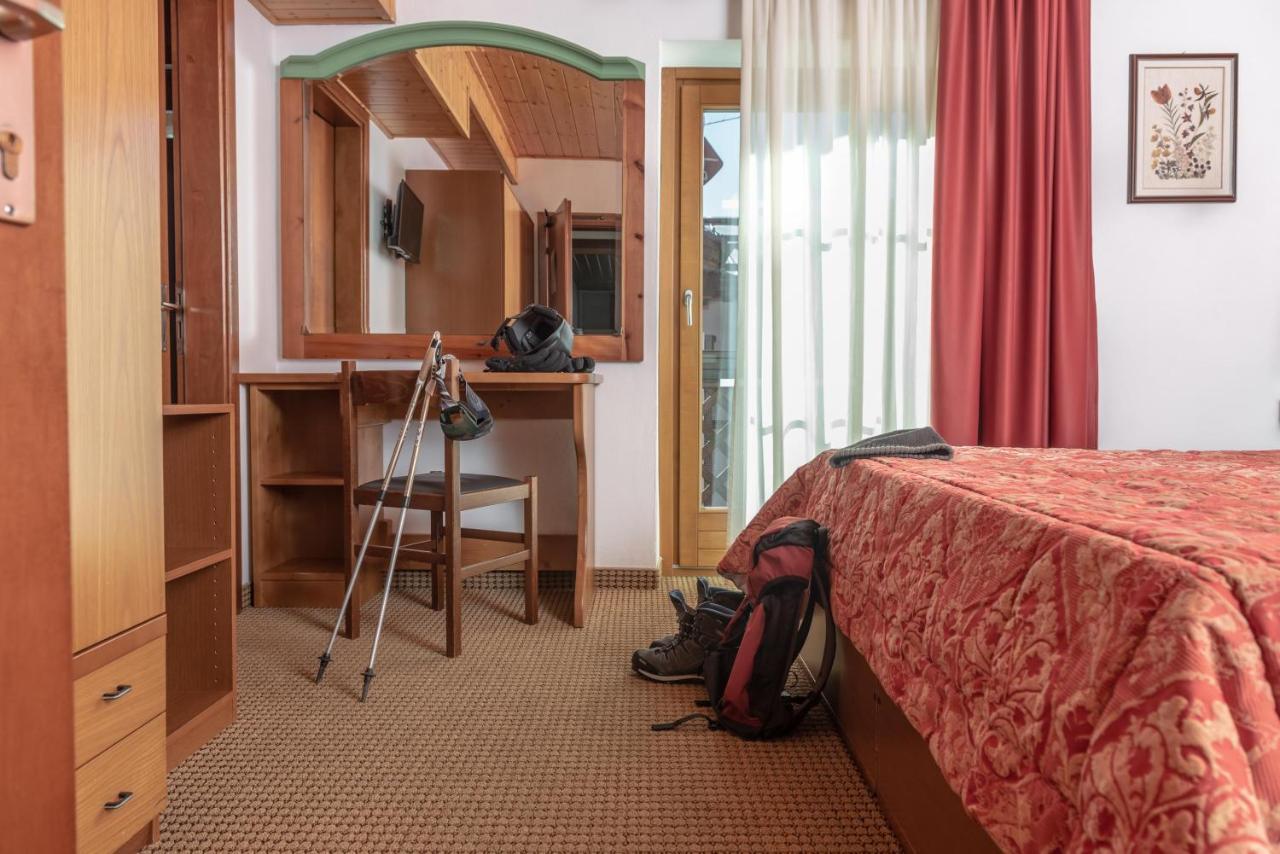 Hotel Italo มาดอนนาดีกัมปิโญ ภายนอก รูปภาพ
