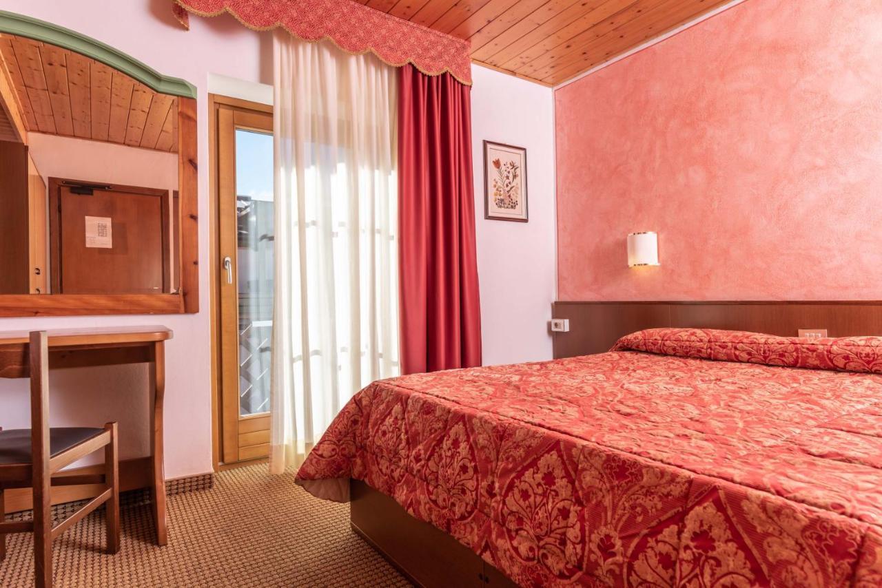Hotel Italo มาดอนนาดีกัมปิโญ ภายนอก รูปภาพ