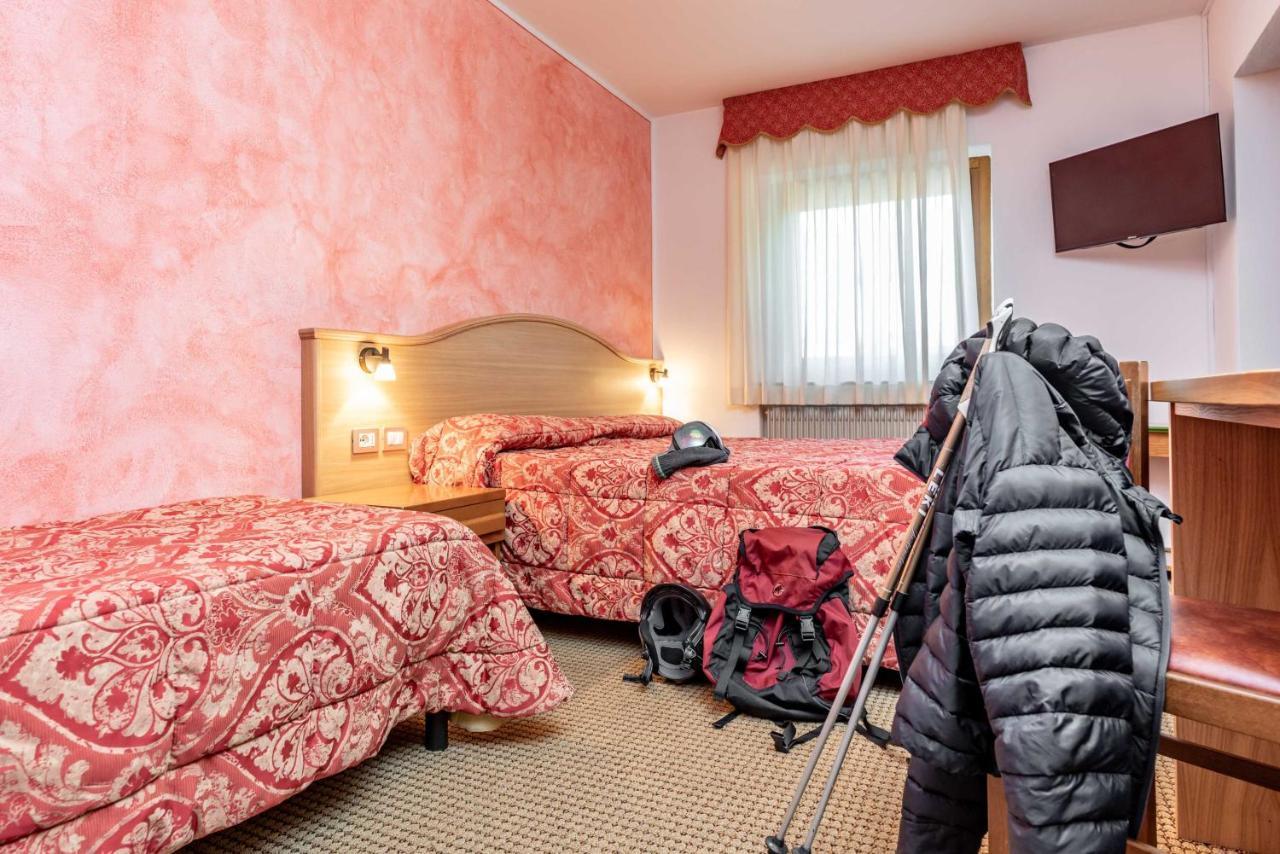 Hotel Italo มาดอนนาดีกัมปิโญ ภายนอก รูปภาพ