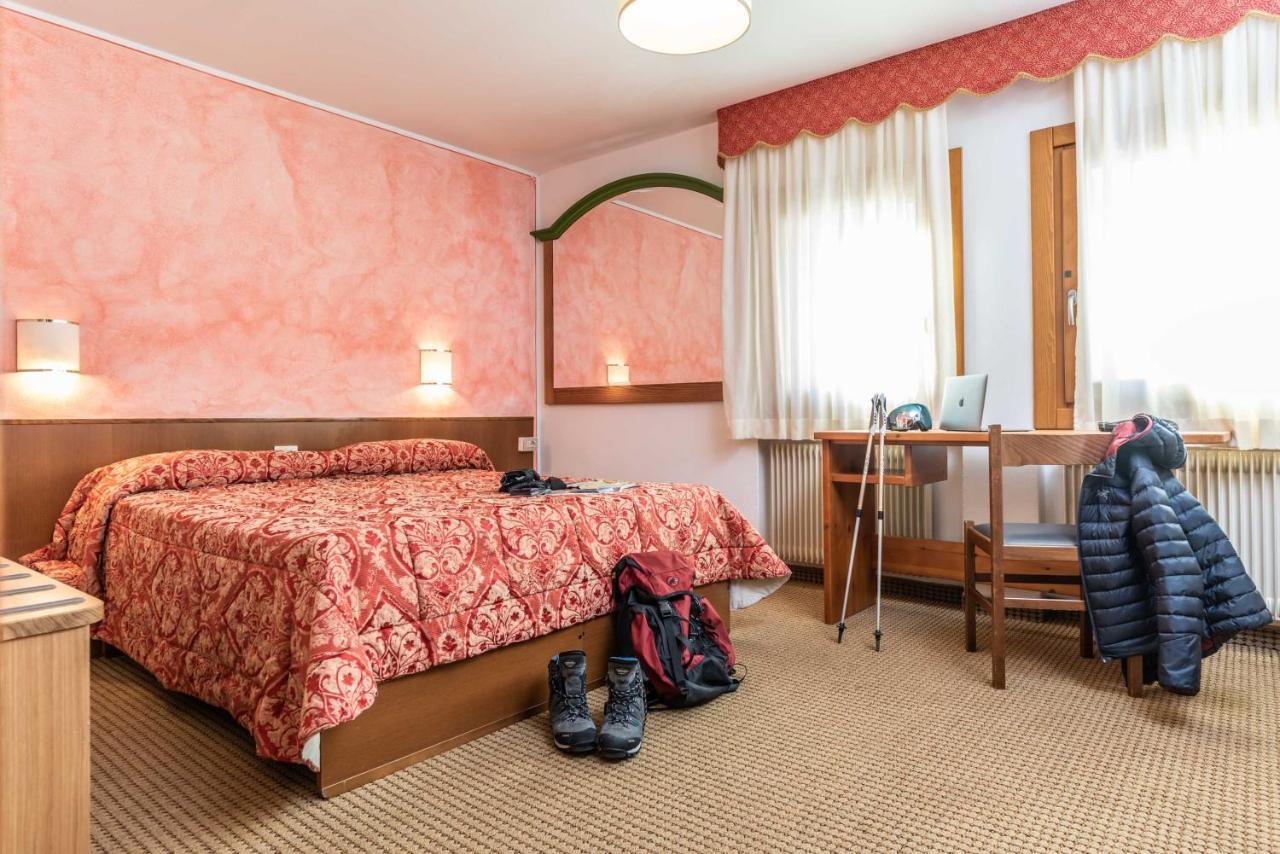Hotel Italo มาดอนนาดีกัมปิโญ ภายนอก รูปภาพ