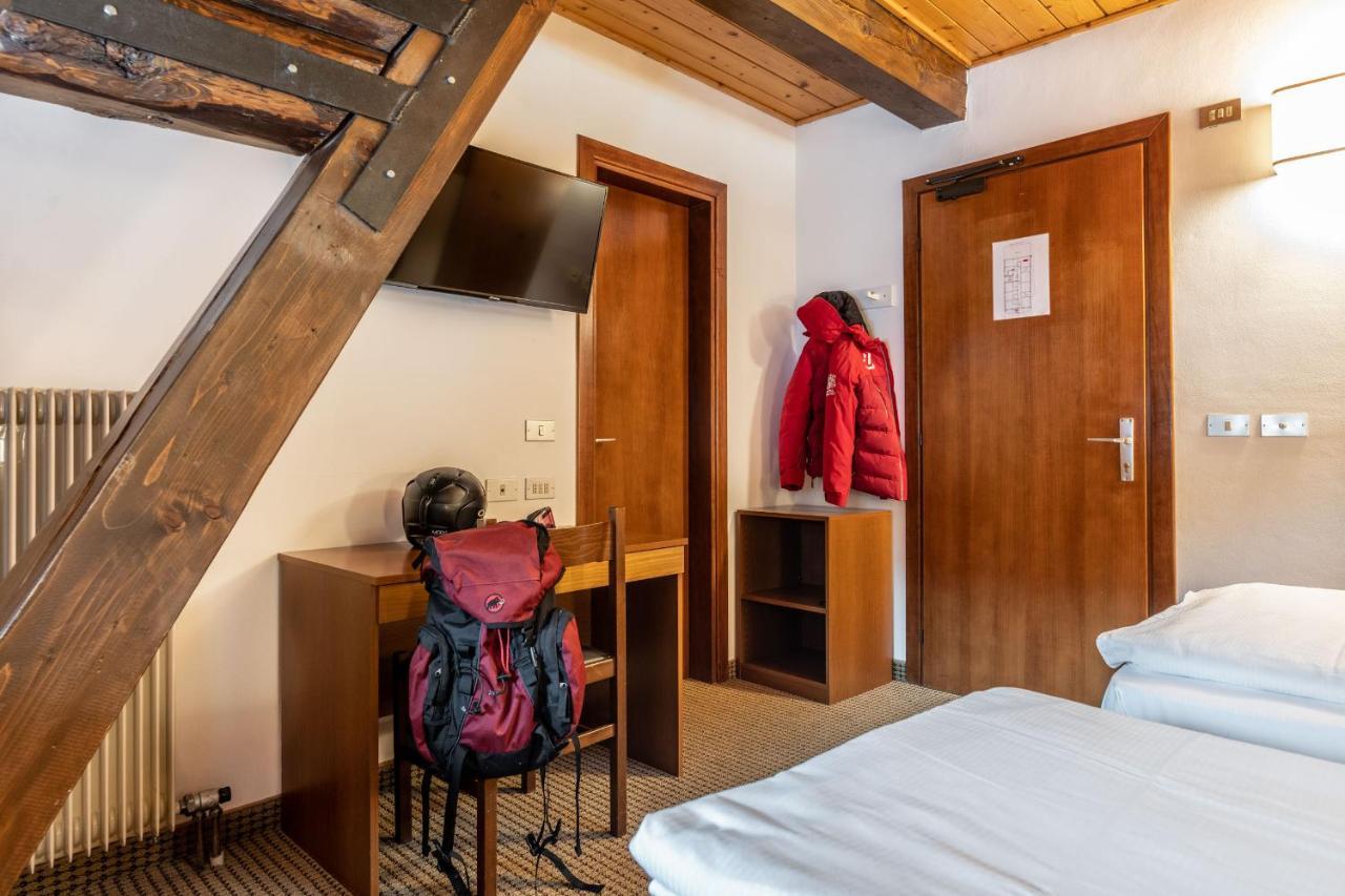 Hotel Italo มาดอนนาดีกัมปิโญ ภายนอก รูปภาพ