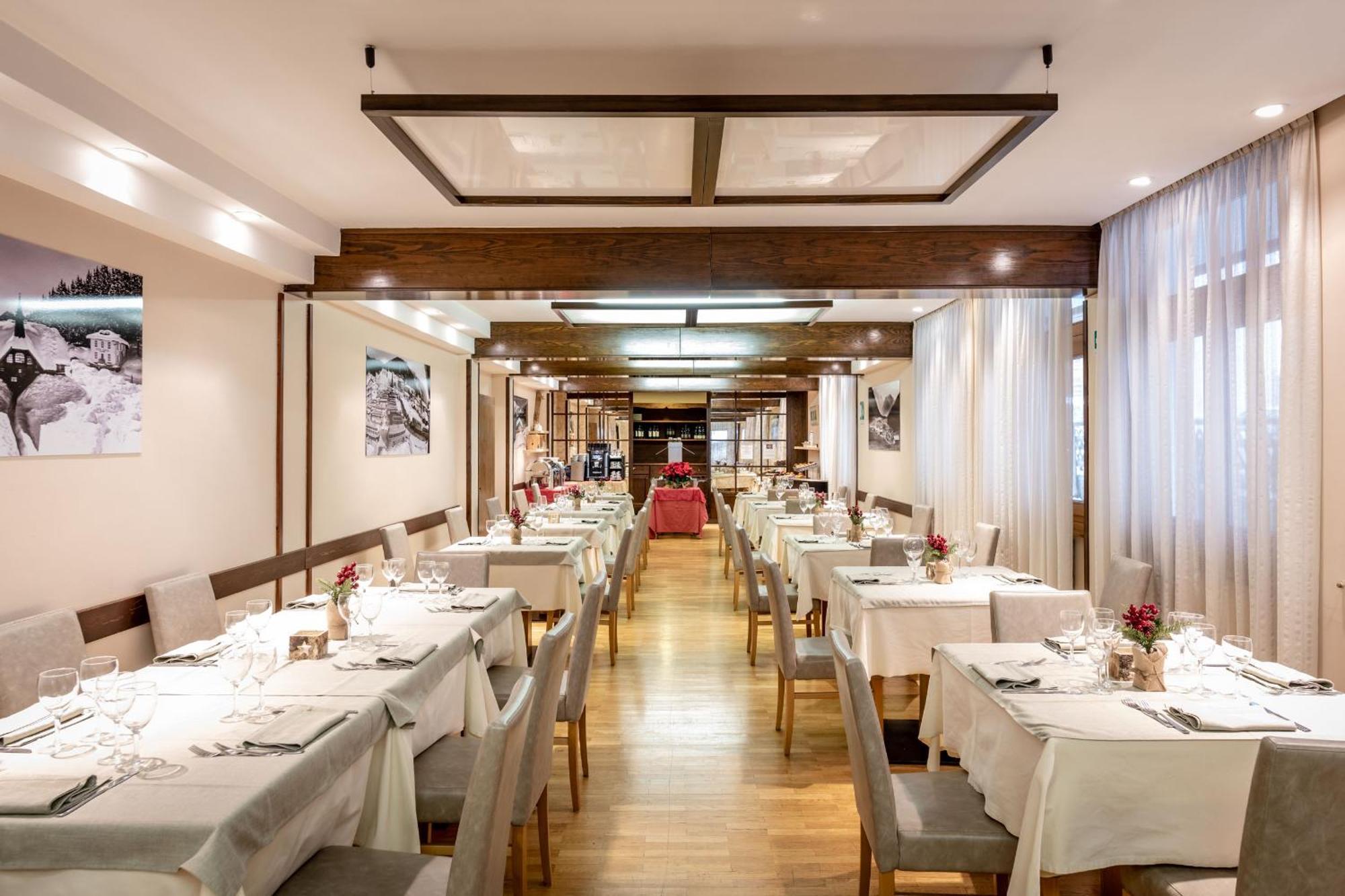 Hotel Italo มาดอนนาดีกัมปิโญ ภายนอก รูปภาพ